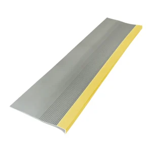 Grada de PVC | 120*32cm*4mm | alto tráfico - color gris-amarillo