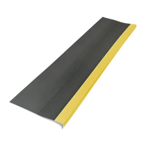 Grada de PVC | 151*32cm*5mm - color negro-amarillo
