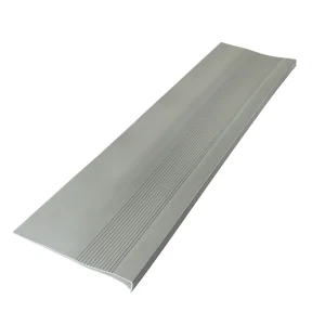 Grada estriada | 121*32cm*5mm | color gris